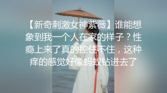 性感女友调戏大叔，玩起各种激情做爱