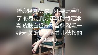   勾搭聊骚巨乳按摩技师晃动大奶子勾引顾客，被一顿狠操爽瘫在床区