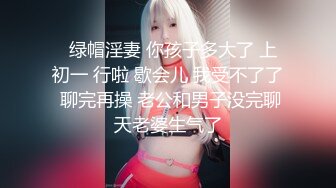 甜美小姐姐，和炮友居家操逼，黑丝大白美臀，上下套弄猛操，张开双腿激情爆操