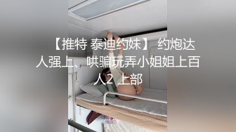  年轻学姐客厅深喉大屌，蹲下卖力，展现完美技