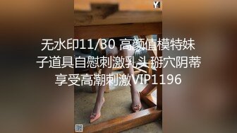 土豪小哥双飞两个极品尤物，黑丝女仆情趣诱惑，淫声荡语深喉大鸡巴舔逼，享受两个骚逼的服务，无套内射好骚