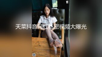 舞蹈社美女教练勾搭男学员啪啪,舞蹈练习室内找个凳子就干起来了