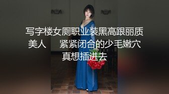 黑丝露脸可以玩双插的人妻诱惑，撩骚动作不断诱惑狼友，大号道具插了骚穴侧入