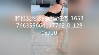  小骚逼露脸洗干净了伺候小哥哥诱惑狼友，舔鸡巴的样子好骚吸蛋蛋，深喉抽插