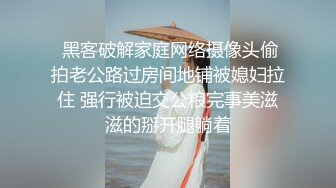 超短裙时尚人妖屁股里夹狐狸尾巴性感撩人假阳具自己插勾引猛男来操