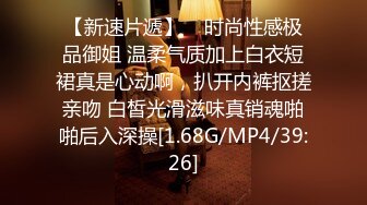 碰到了一个很可爱的妹妹，连拍了两次上厕所，最后还要了电话！真佩服这哥们的胆量~