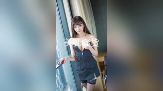 爱好摄影小青年网聊勾搭一位良家人妻美少妇拿着单反公寓吊篮上道具玩弄她扶着美臀激情后入