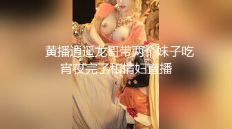 潜入单位女厕近距离偷窥漂亮的美女同事的小嫩B