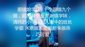 绿帽男把自己的美妻送给自己的两个好兄弟玩，3P正肏得激情时，不知哪个鬼佬按门铃，吓一跳！你做爱这么长时间呀兄弟