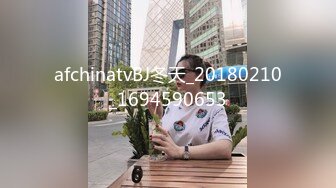 小胡渣男友和女友女上啪啪做爱后入一顿操，传教士草碧，被玩的脸颊泛红