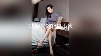 绿帽让妻子趴着接受3p