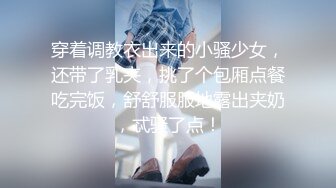 双管齐下才能满足淫妻，口交 手指抠逼女上位无套啪啪