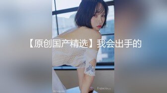 最新全景沟厕偷拍光板无毛的美女，尿尿泛着水花