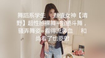 【精品美女走光】青春美丽的花店妹子 去买花顺带看了这诱人的奶子和性感的小内内，没想到还有这种福利