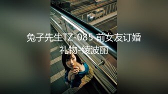 极品反差女大生04年清纯露脸小姐姐【胡椒籽】最新完整视图，金主定制各种COS裸体骚舞大号道具紫薇脸逼同框1