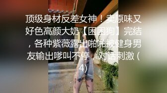 中年妇女的诱惑，全程露脸开档黑丝高跟情趣，听狼友指挥展示揉奶玩逼，逼毛性感淫水多多，道具玩弄阴蒂真骚[