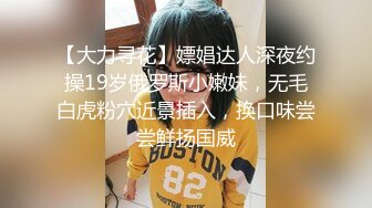 写字楼女厕印花裙半透内韵味熟妇 紧闭的长肉缝被杂乱阴毛盖住了