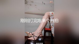 [MP4肤白貌美小少妇 忙着裸体刷抖音 小伙性欲暴起又抠又舔