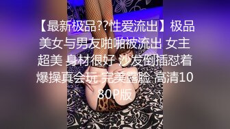 大屌哥约操短裙兼职骚女，穿着衣服先演示下怎么操你，学生制服棉袜，双腿肩上扛大屌爆插，第二炮干的妹子瘫软