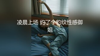 极品嫩妹小姐姐，舔弄对着脸特写口交，脱掉内裤上位骑乘，扛起双腿抽插猛操