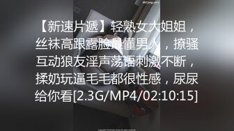 剃完逼毛之后这骚母狗迫不及待套老公鸡巴