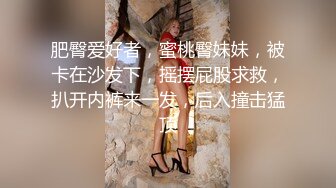 天菜直男,被两个猥琐男人玩,还叫一老妇给他助兴