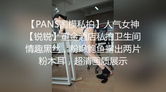 淘气弟弟隔着玻璃偷拍身材不错的姐姐洗澡 被姐姐发现把手机抢走