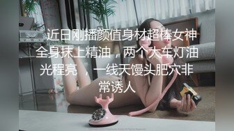 六月新流出大学城附近女厕 全景后拍带宠物狗上厕所的少妇狗狗听话在门口等待