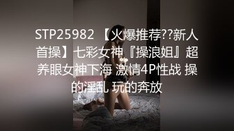 商场女厕刁钻角度偷窥背带,裤美女的无毛小嫩鲍