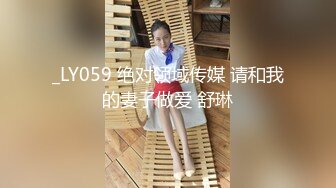 【新片速遞】  萝莉少女学校❤️公厕自慰。 同学1：不用上来然后我用嘴接住 同学2:你自己说要喝，我还能再喝一瓶！