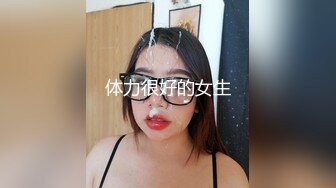  酒店偷拍大叔开房操美少妇，先按摩调情一番，压在身上一顿输出，张开双腿搂腰爆操