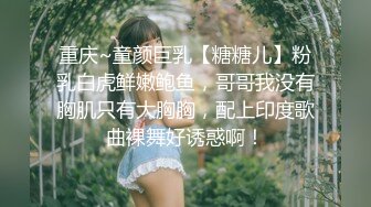 床上黑丝少妇的3P游戏 会玩的大哥连抠带草还有道具 骚逼给她玩肿了