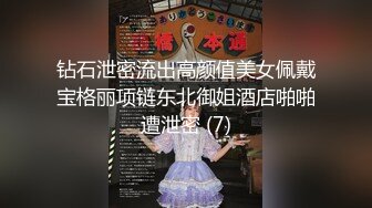 2024-4-17【大吉大利】背带裤丰满外围，外表甜美高颜值，镜头前吃屌，大肥臀骑乘位，猛操深插