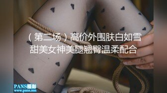 科技园蹲守阔腿裤小少妇肥美的鲍鱼中间的水缝细又长