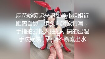 饥渴学生妹两根肉棒还不够～还要假屌来助兴