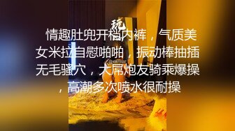 露脸抄底没穿裤衩的长发披肩妹子逛街