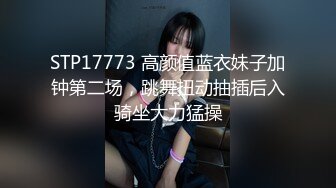 小区超市气质漂亮的美女老板娘趁老公上班赶紧偷约强壮男家中啪啪,抱起来吃逼啪啪,地上操完又拉到沙发上后入!